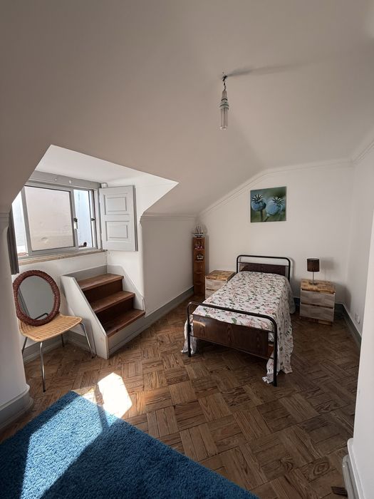 Quarto pra arrendar em Algés