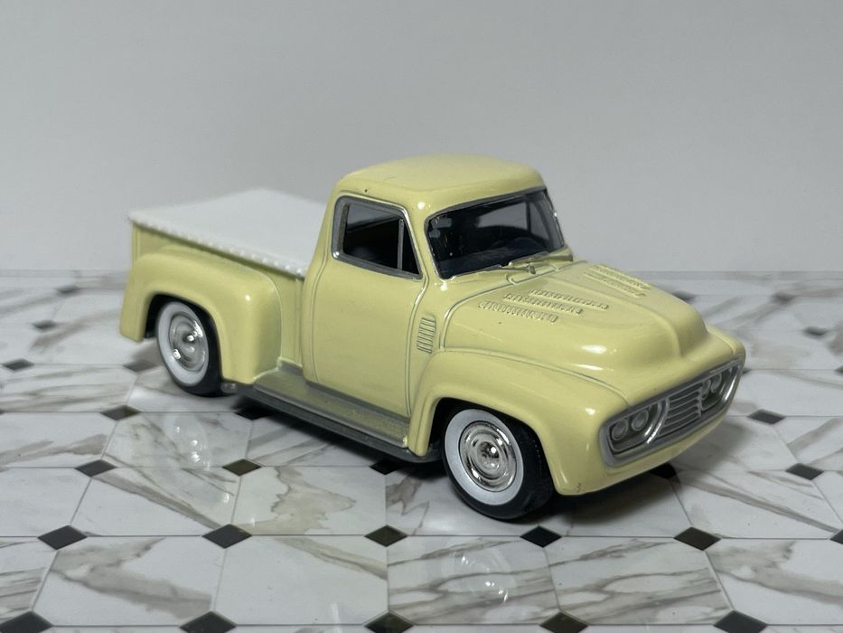 Колекційні моделі Hot Wheels Matchbox Johnny Lightning в масштабі 1/64