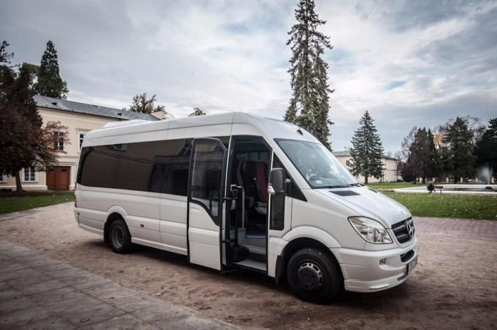 Wynajem Autokarów i Busów przewóz osób 9-50 osób