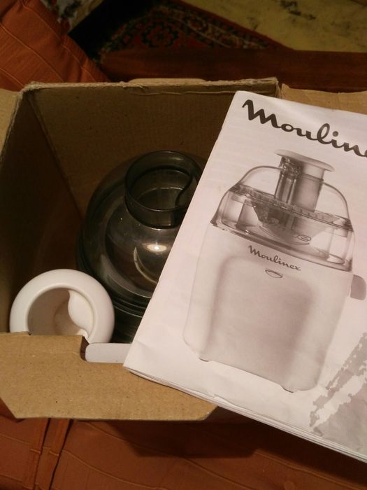 Продам соковыжималку Moulinex JU210088 с тех. паспортом , в коробке.