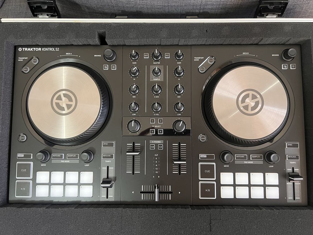 Native Instruments Traktor S2 MK3 + Thomann Mix Case Control XL