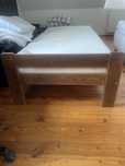 Łóżko z materacem w doskonałym stanie Ikea 90x200