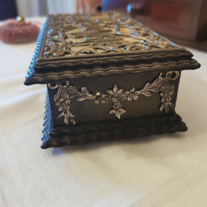 Guarda jóias de pau santa e prata