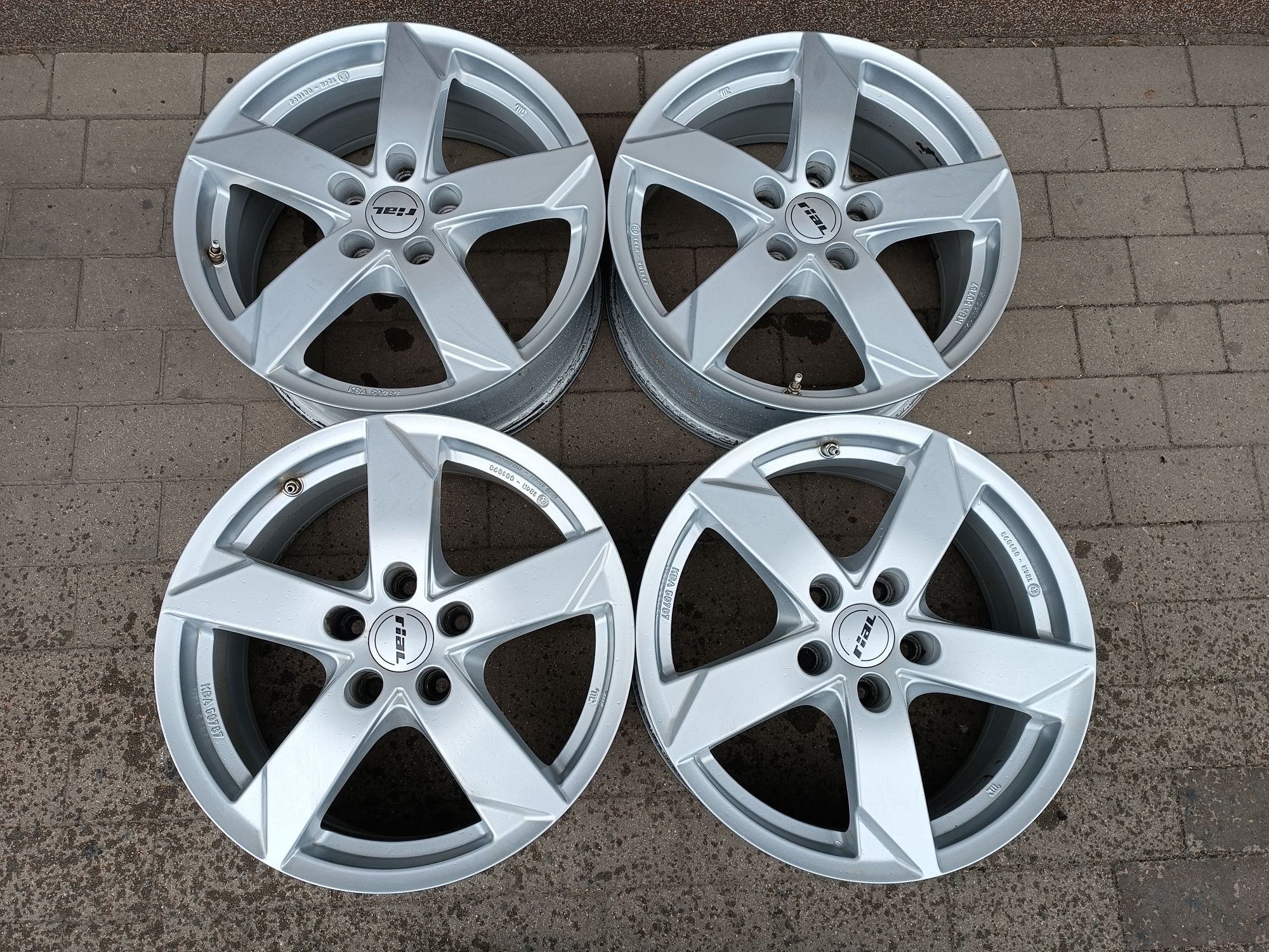 Felgi Alu Nissan Qashqai Juke Tiida Renault Kadiar 5x114.3 ET40 7J17