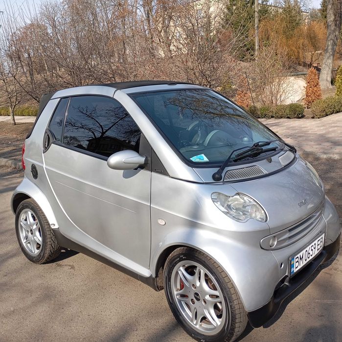 Автомобиль Smart Fortwo 2002 год выпуска.