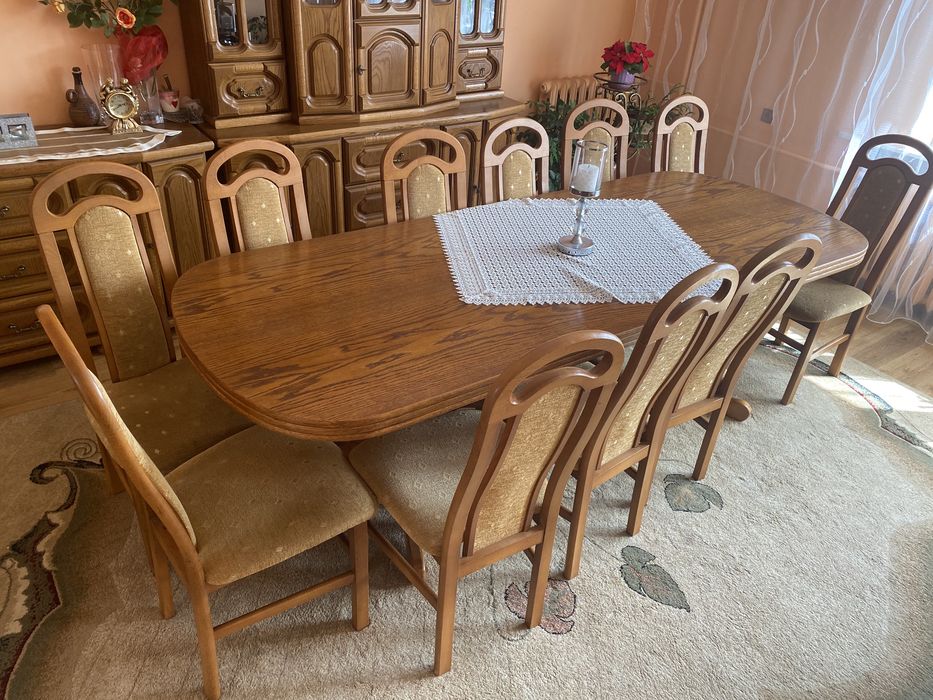 Stół + 12 krzeseł w idealnym stanie