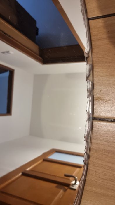 Lustro łazienkowe z kinkietami