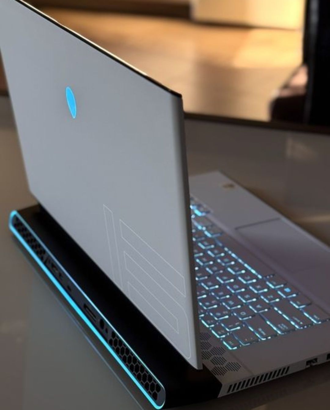 Топовий ігровий ноутбук Dell Alienware m15 R3