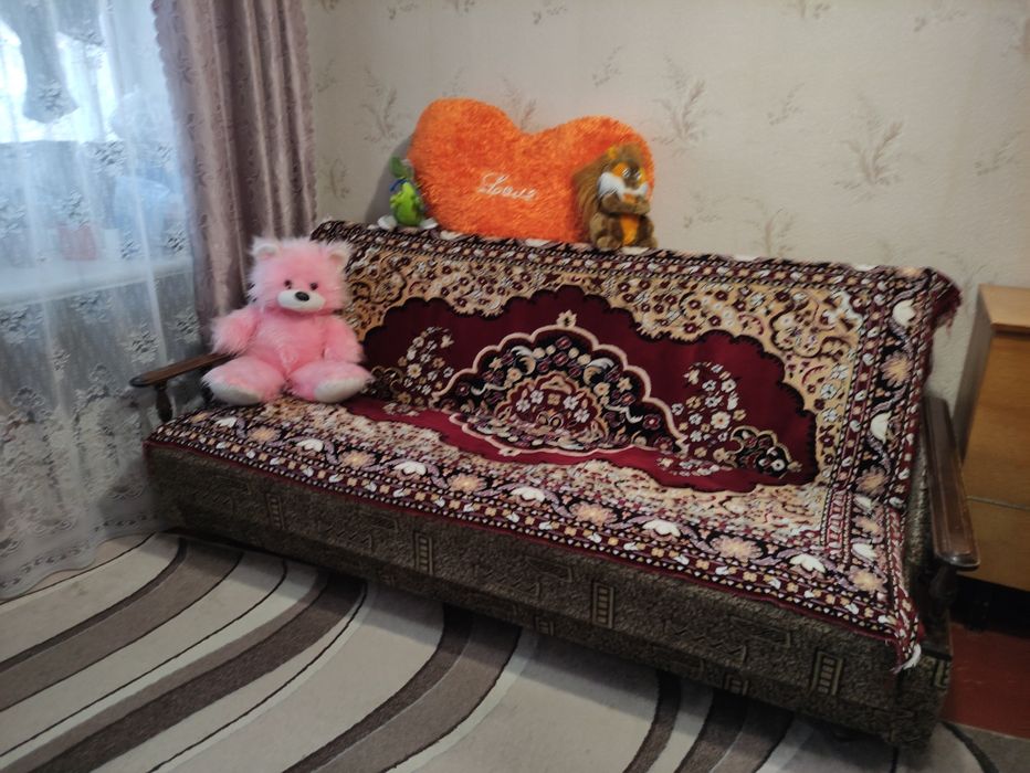 Диван двух спальний б/в. Ціна 2600 грн.