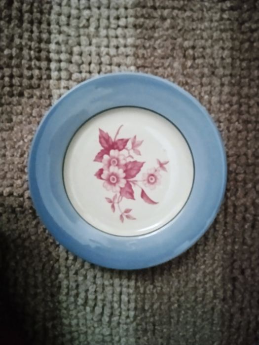 Посуд  різний,чашки