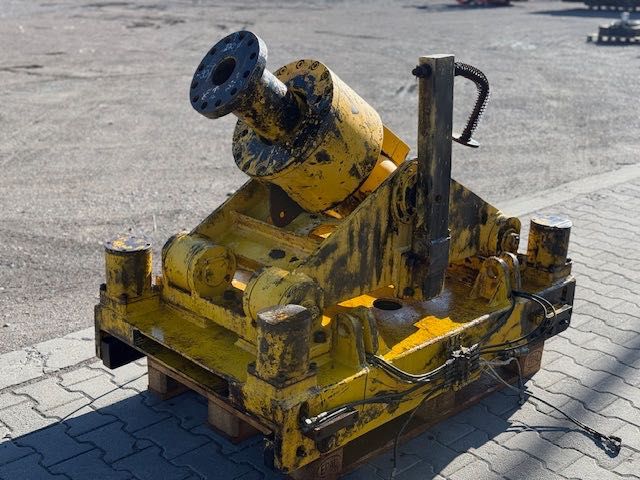 wózek z głowica obrotową mechaniczna do wciskania pali