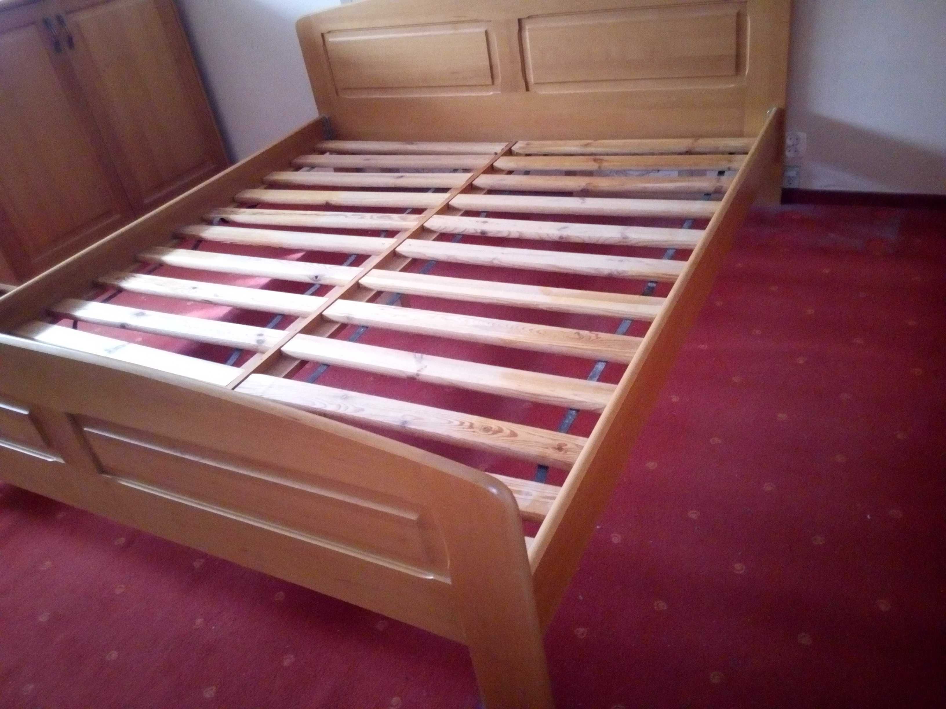 Łóżko płycinowe drewniane
