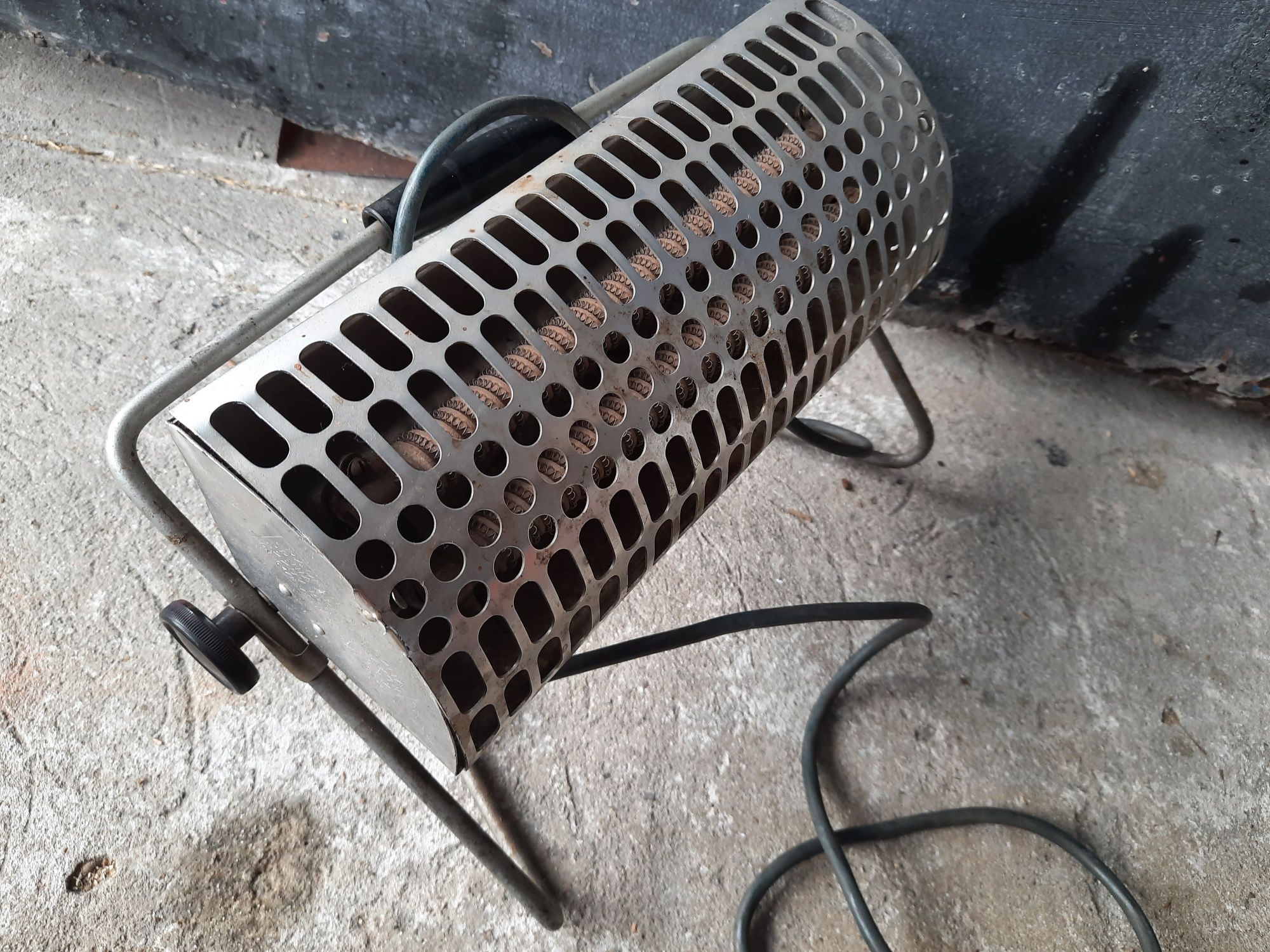 Radiator grzejnik przenośny 850W