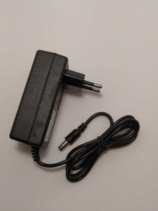 Зарядний пристрій для літієвої батареї 12V 2A