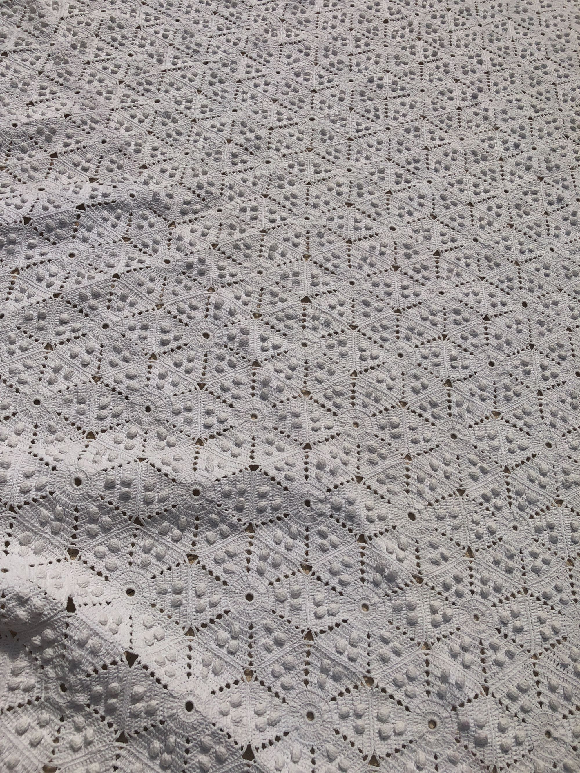 Colcha de renda feita à mão