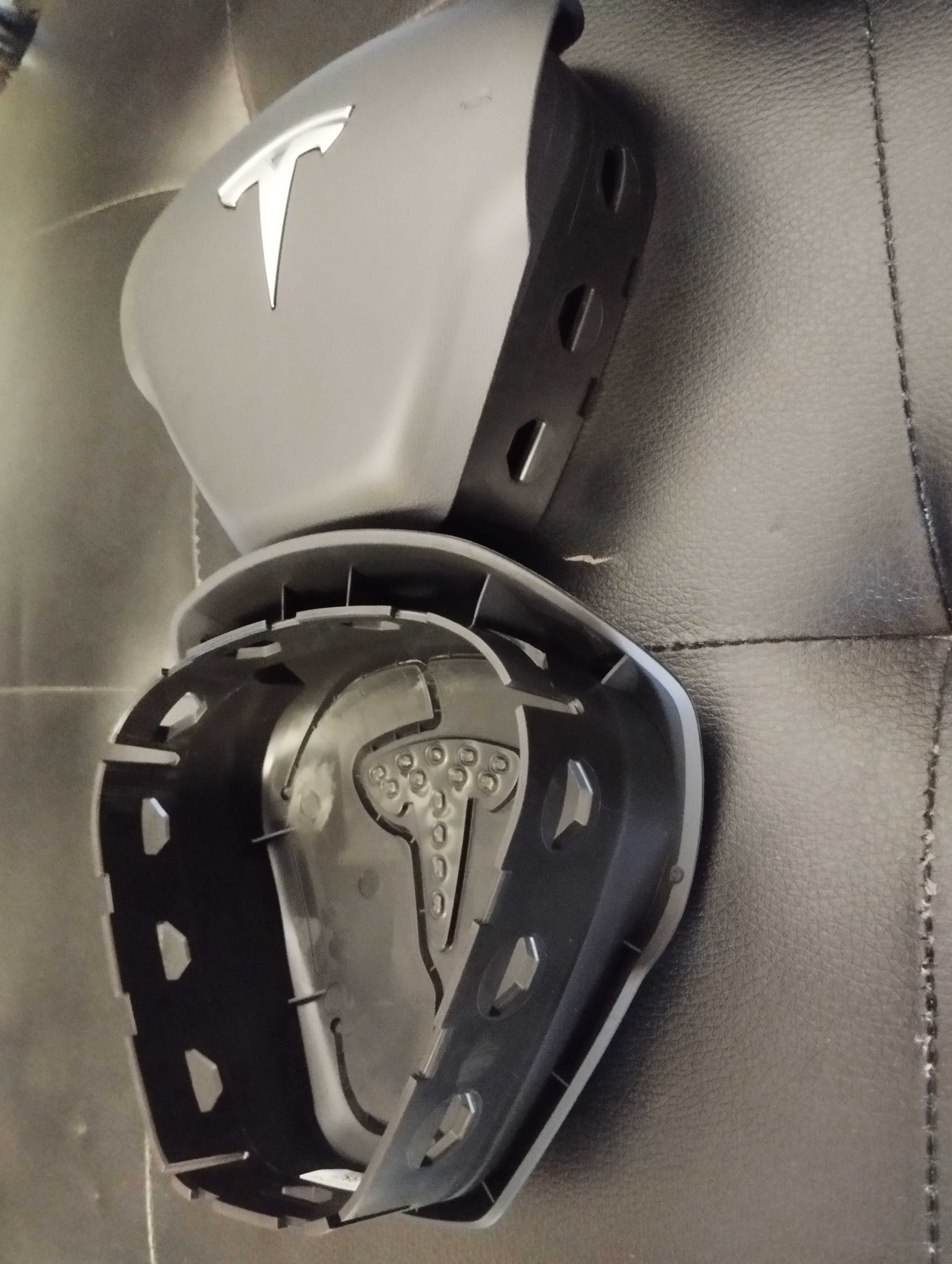 Заглушка накладка подушки  руля Airbag Tesla M3 MY