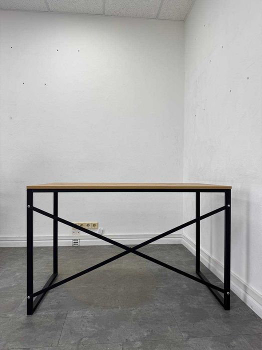 Офісний стіл. Ідеальний стан