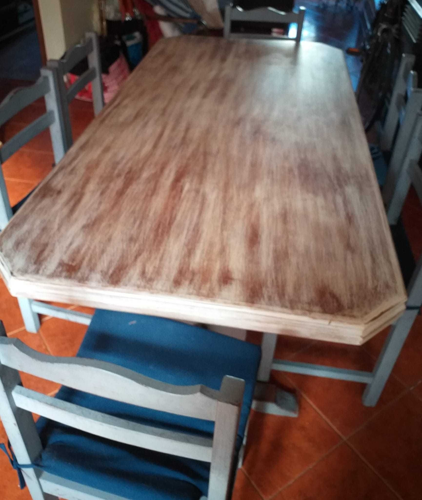 Mesa com 6 caseiras restauradas em São Martinho do Porto