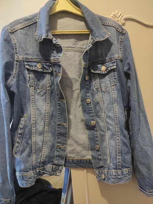 Джинсова жіноча куртка