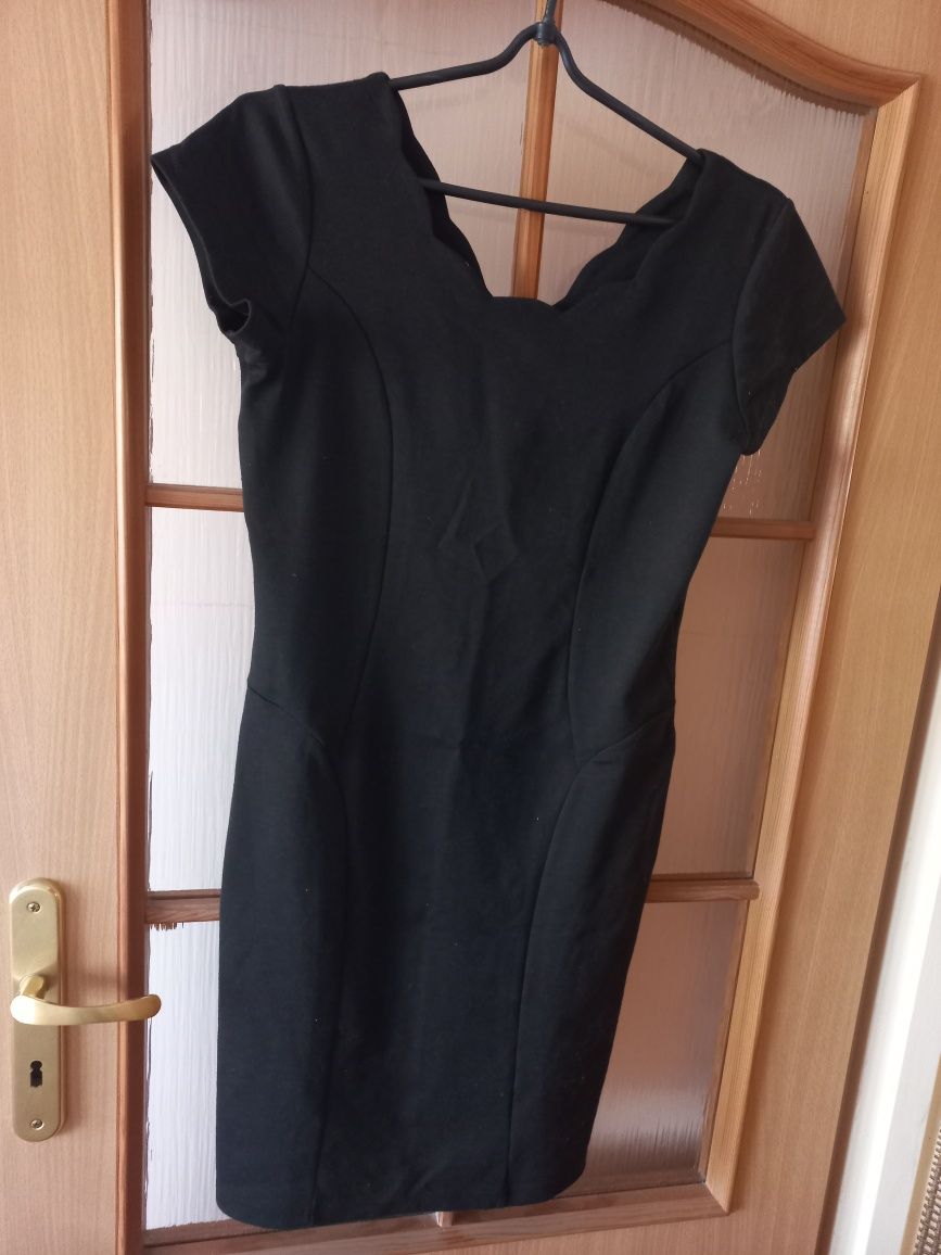 Mała czarna sukienka ołówkowa rozmiar M