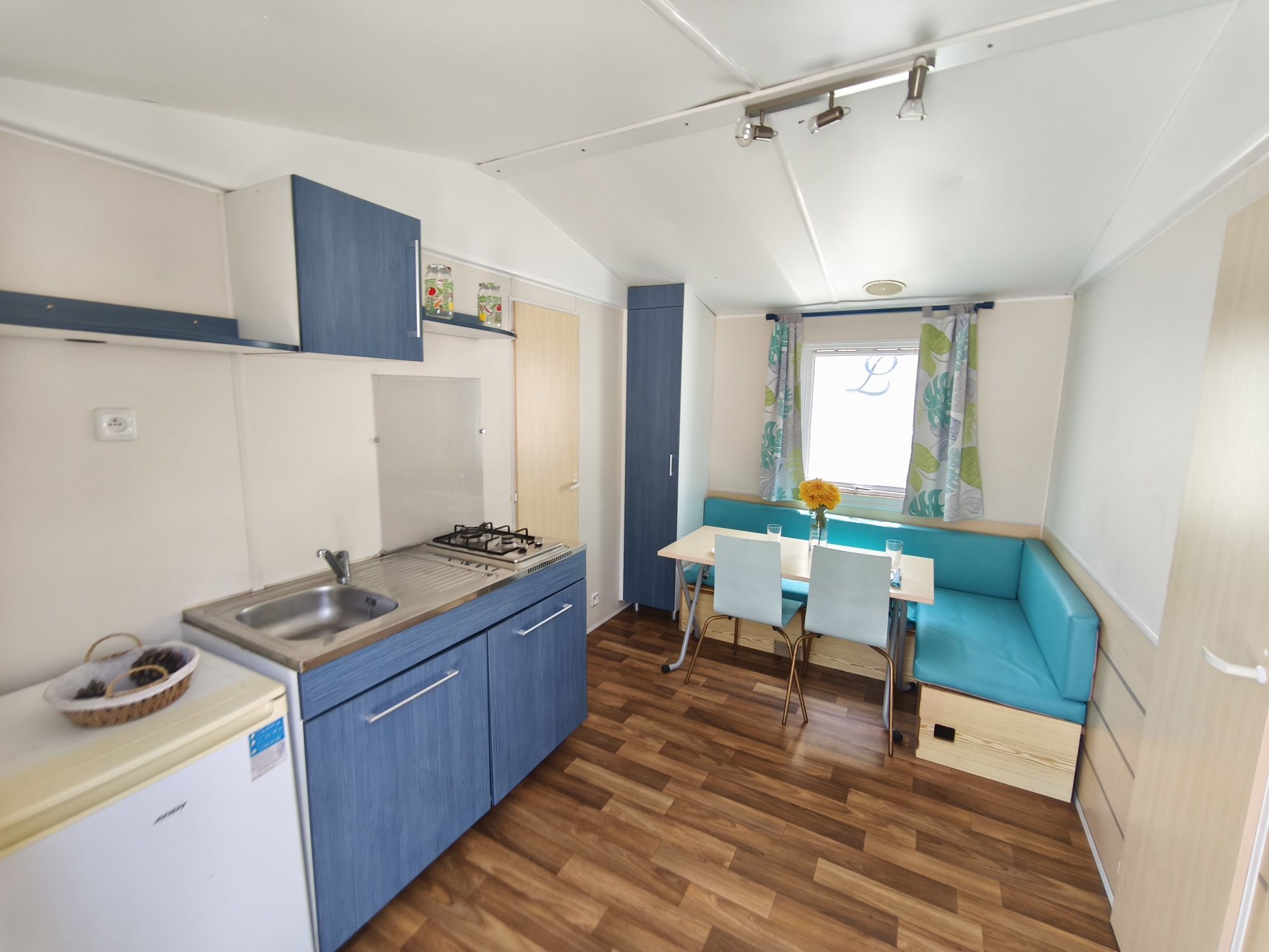 T2 (7,2*4) Casa Móvel / Mobil Home/ Bungalow / Casa Madeira 

COZINHA