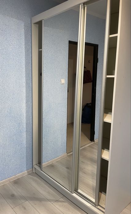 Zestaw mebli salon +szafa przesuwna z lustrem + pufy