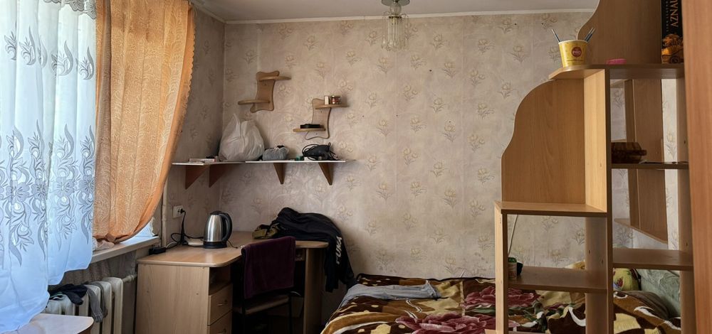 Продаж кімнати в гуртожитку сімейного типу 13м