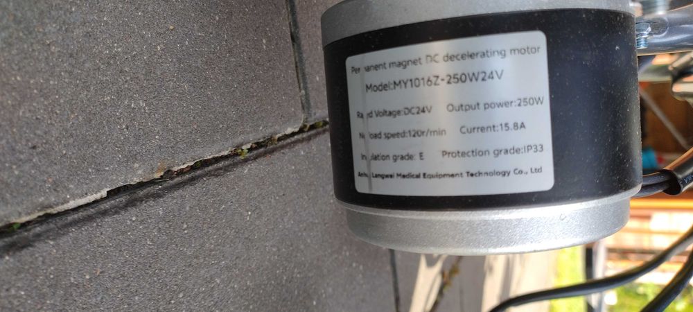 Wózek inwalidzki z napędem elektrycznym wynajmij na ile chcesz.