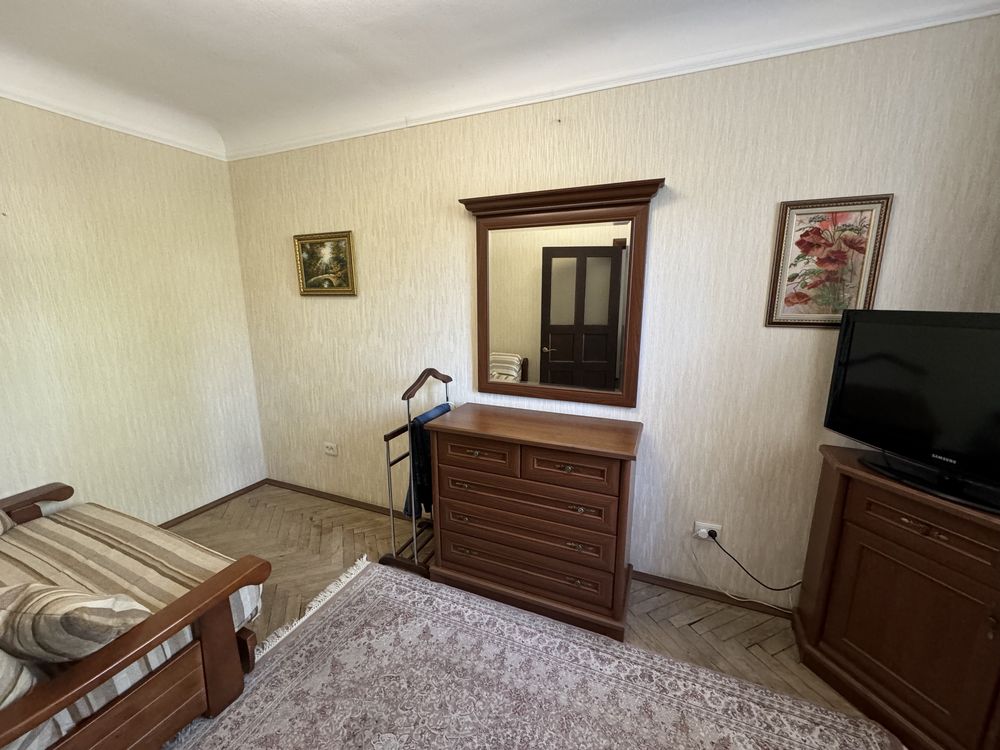 Продаж трикімнатної квартири в Центрі міста вул. Г. Бабіча (8 березня)