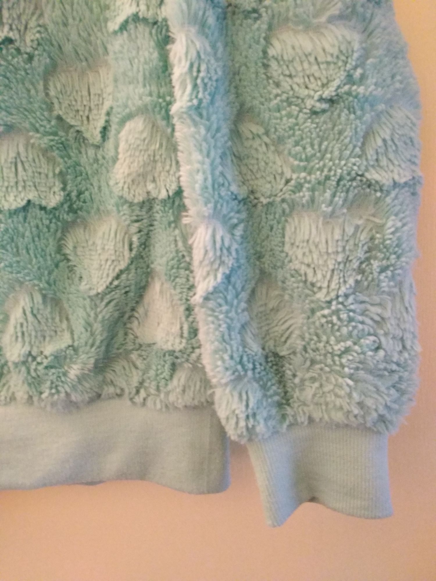 Miętowy sweterek w serduszka ciepły puchowy rozmiar 128 #jesień #zima