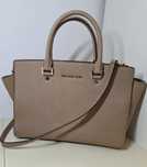 Сумка тоут Michael Kors Selma medium сафьяновая кожа сумка сетчел
Medi