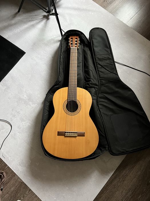 гитара yamaha c40m + чехол и подножка