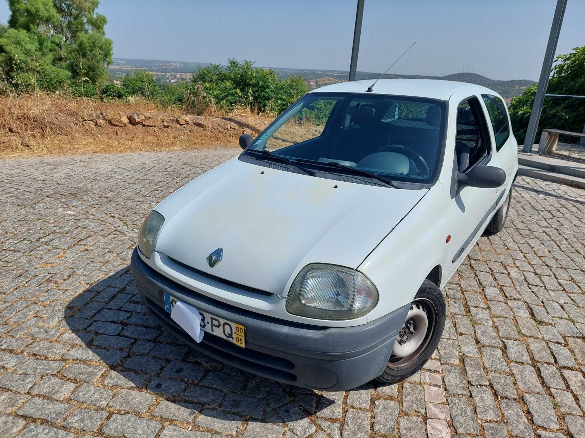 Renault Clio 1.9D em Circulação