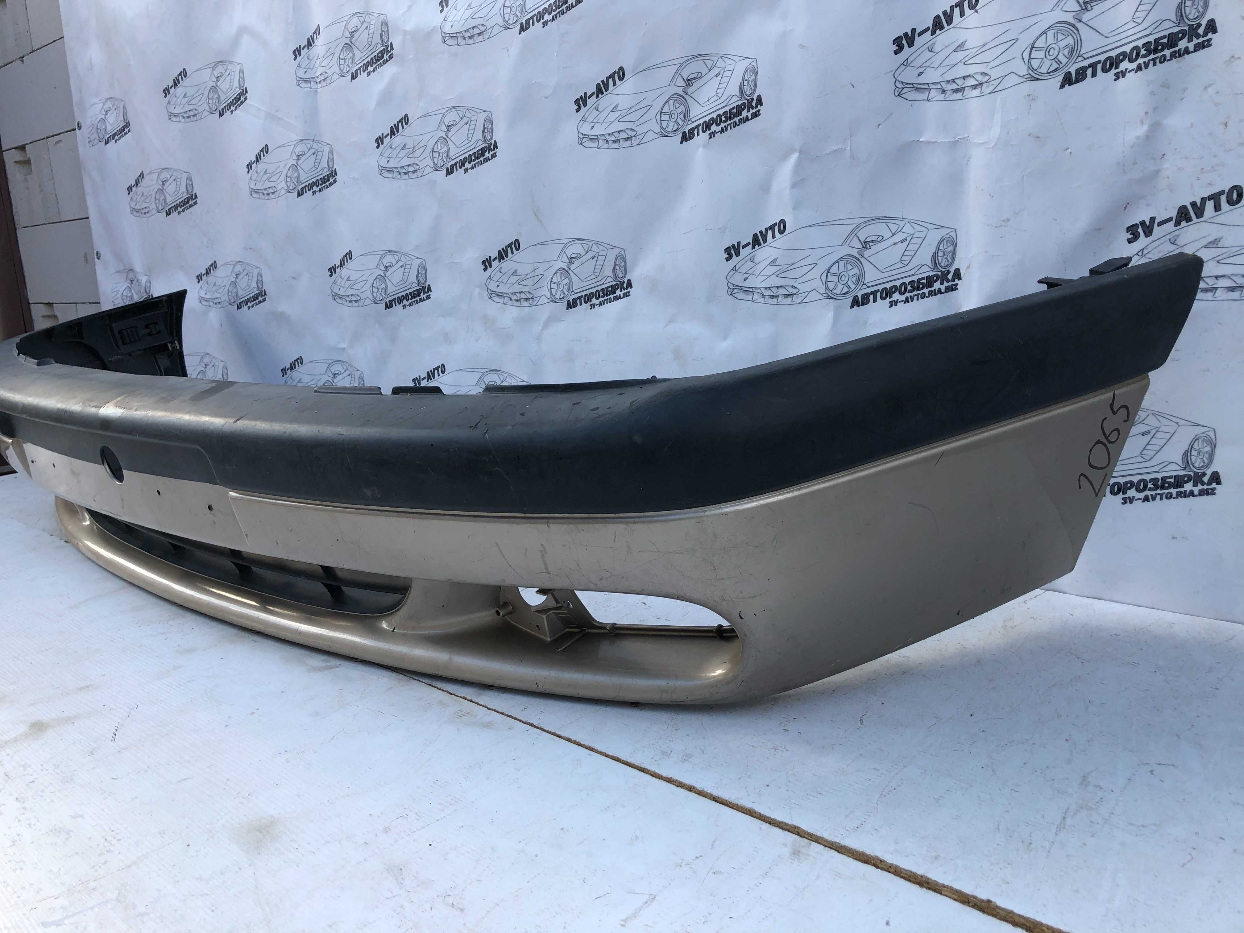 Бампер передній передний Renault laguna 1 94-01 7700818801 В наявності