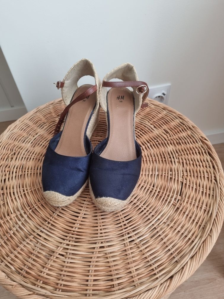 Alpercata/ sandália  em veludo n. 39 H&M