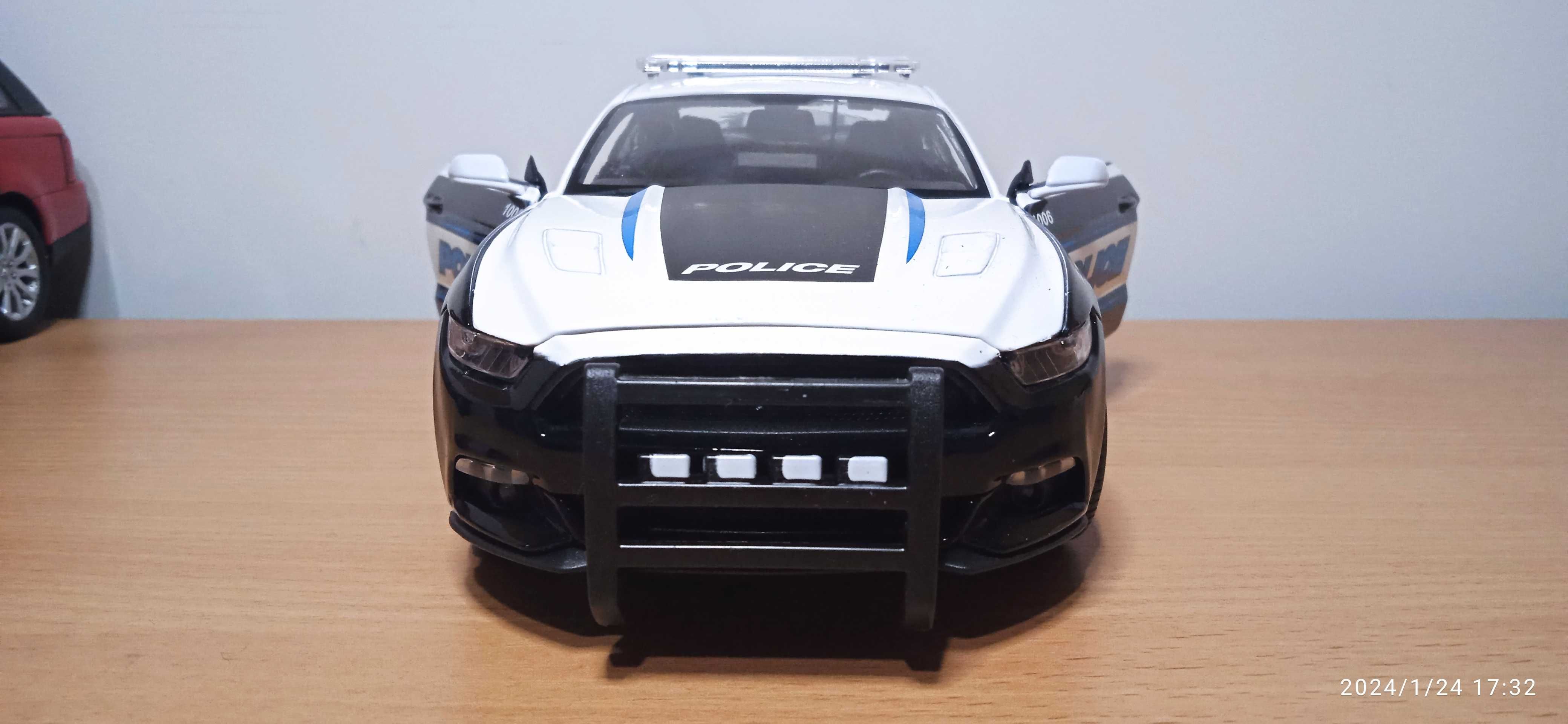 модель 1.18 FORD Mustang GT POLICE 2015 Maisto