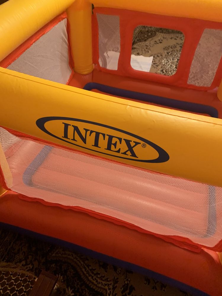 Продам батут Intex