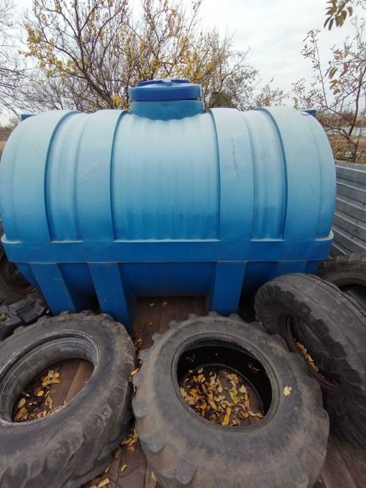 Продам пластикову бочку 5 кубів