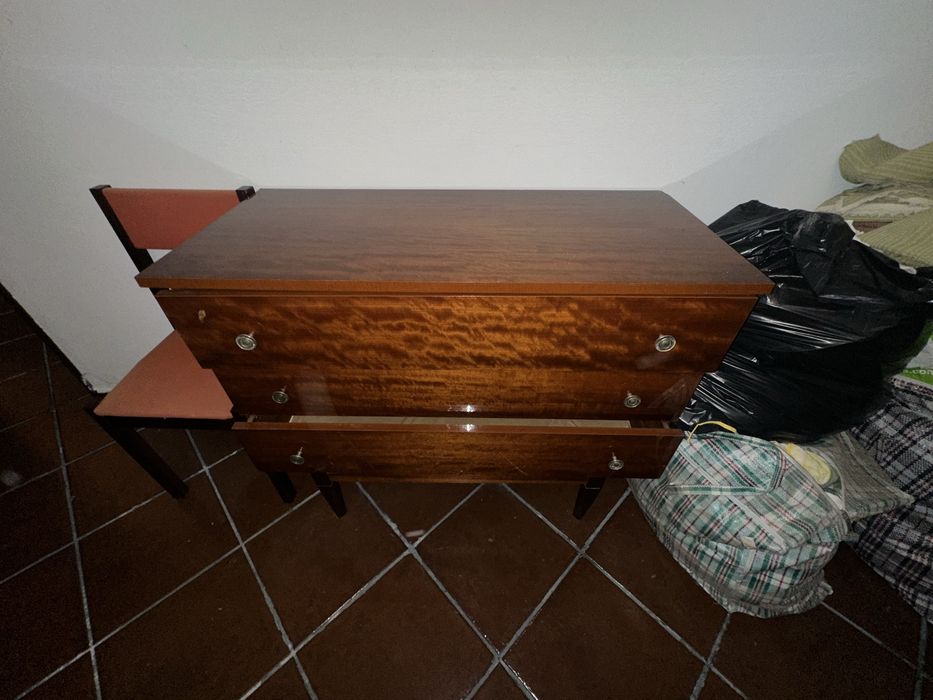 Comoda vintage em madeira tratada