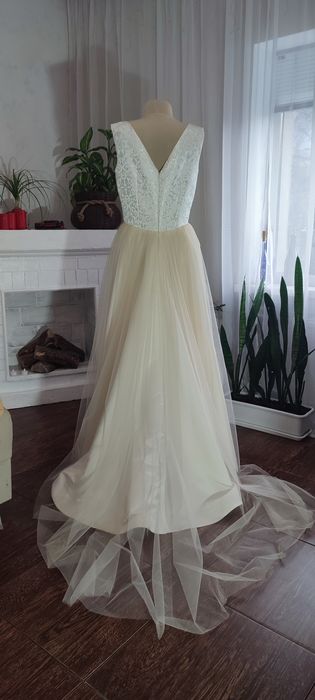 Сукня весільна, випускна