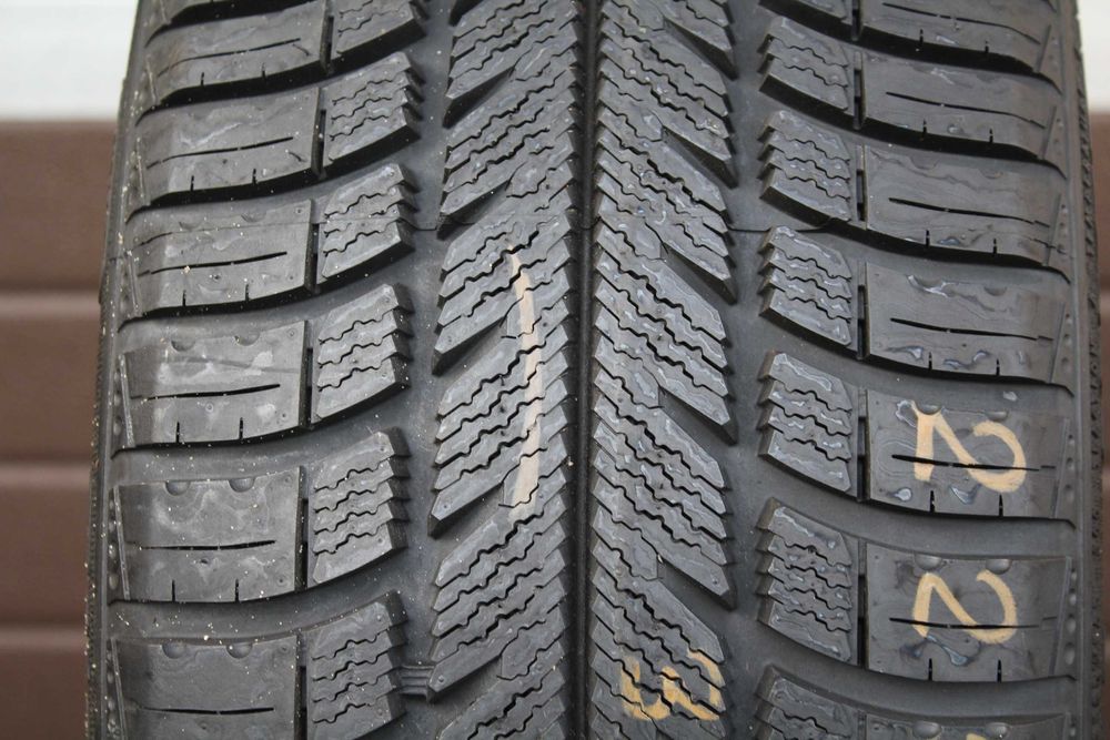 225 45 R17 Goodyear EAGLE VECTOR EV-2