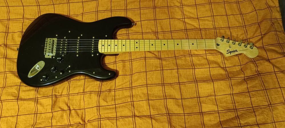 Fender squire Stratocaster hss mn black