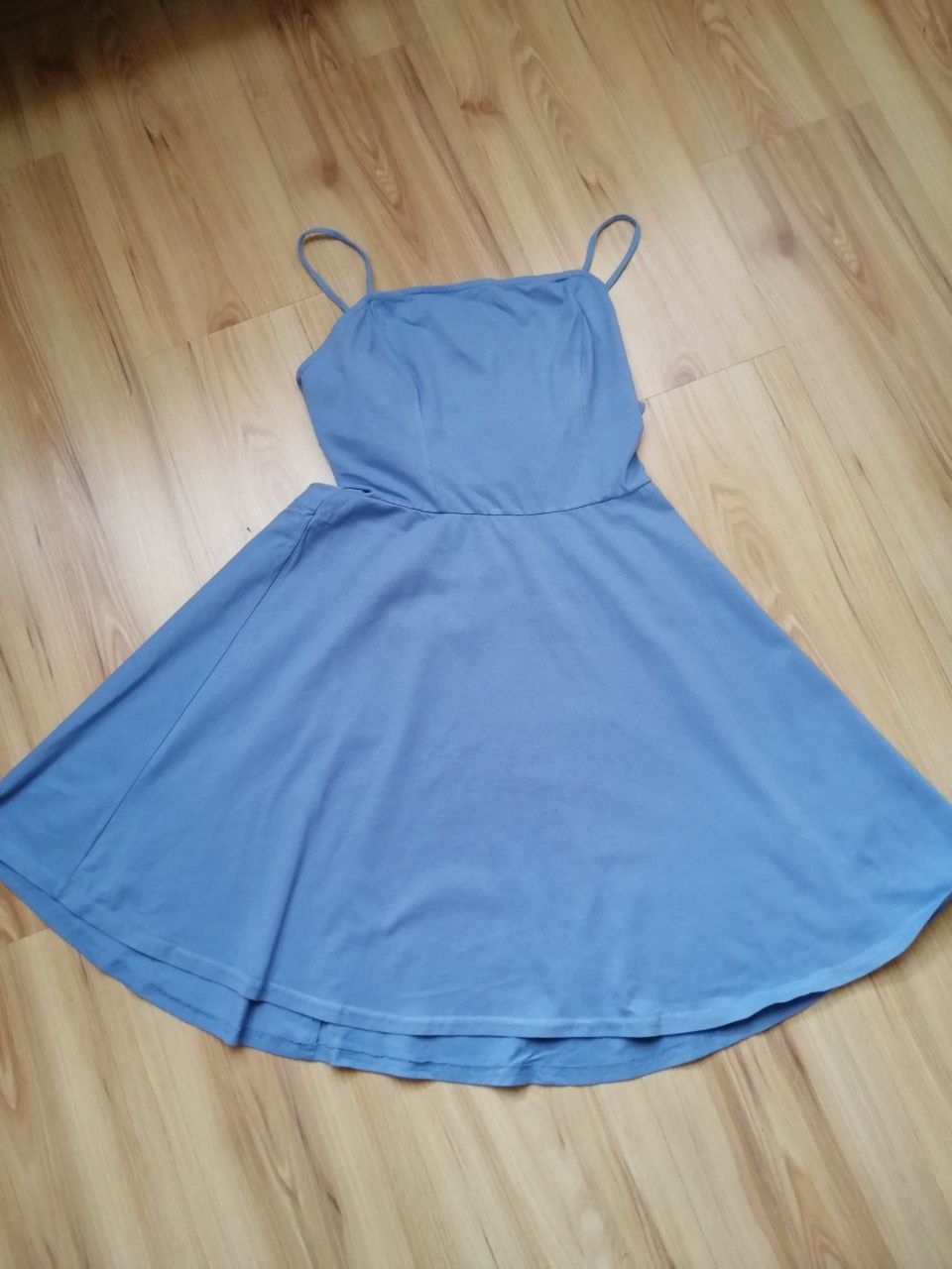 Błękitna sukienka na lato