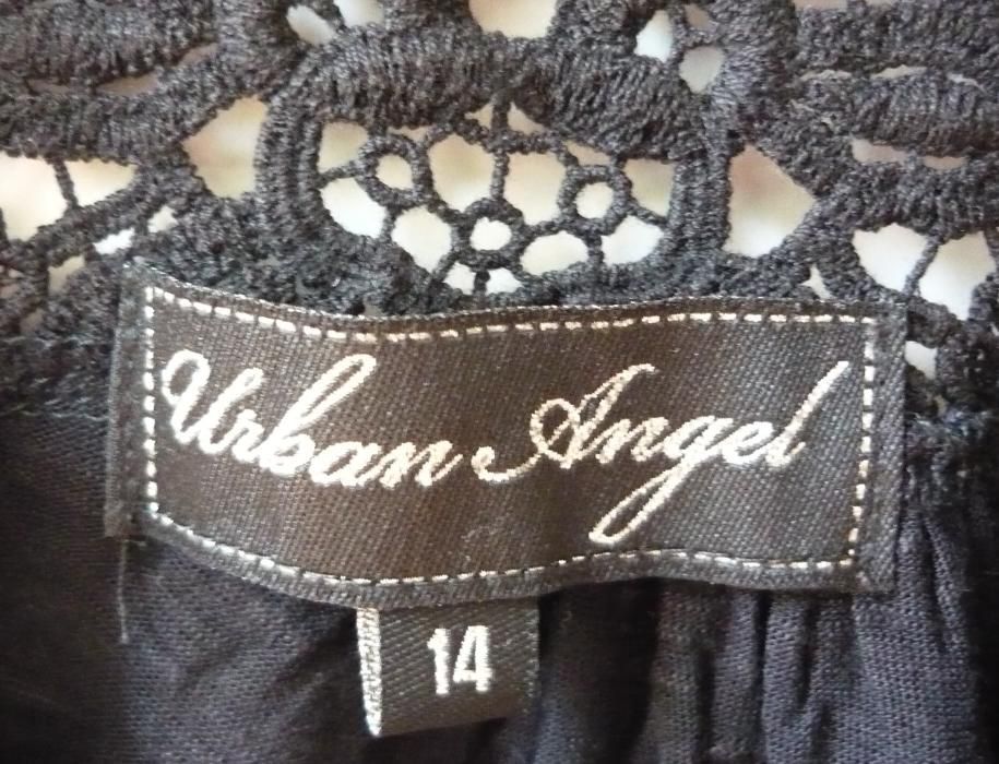 Czarna bluzka Urban Angel
