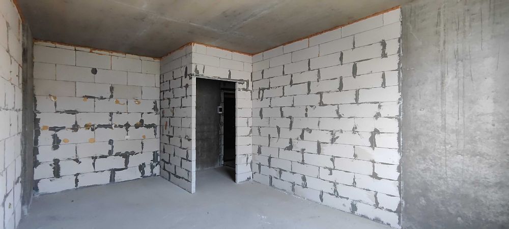 Продається однокімнатна квартира в новобудові.Цегляний будинок.