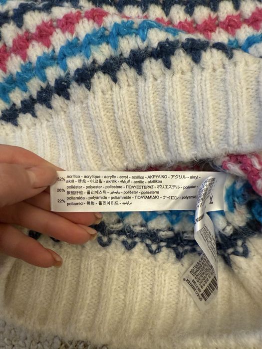 Яскравий светр Zara