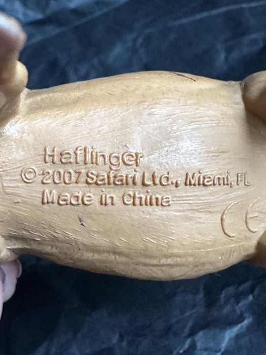 Коллекционная игрушка лошадь