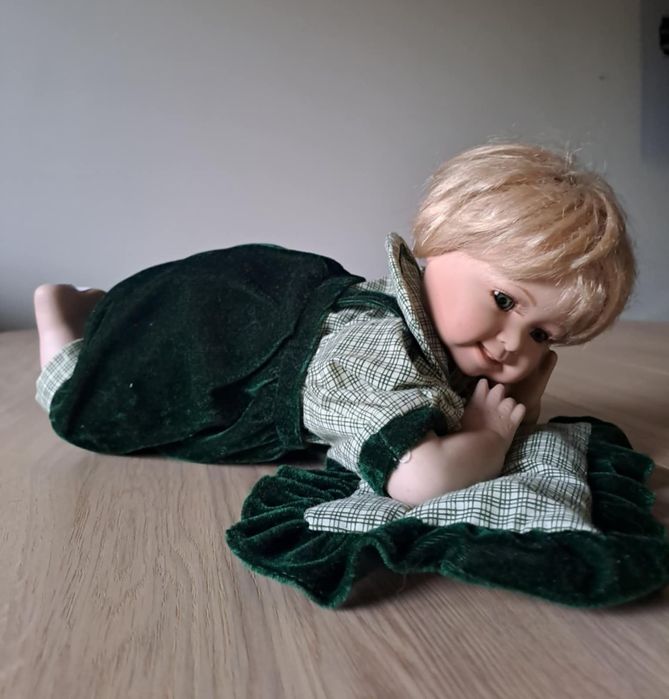 Porcelanowa jak nowa lalka kolekcjonerska