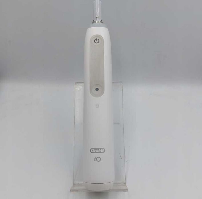 Szczoteczka elektryczna magnetyczna biała Oral-B iO 4 White