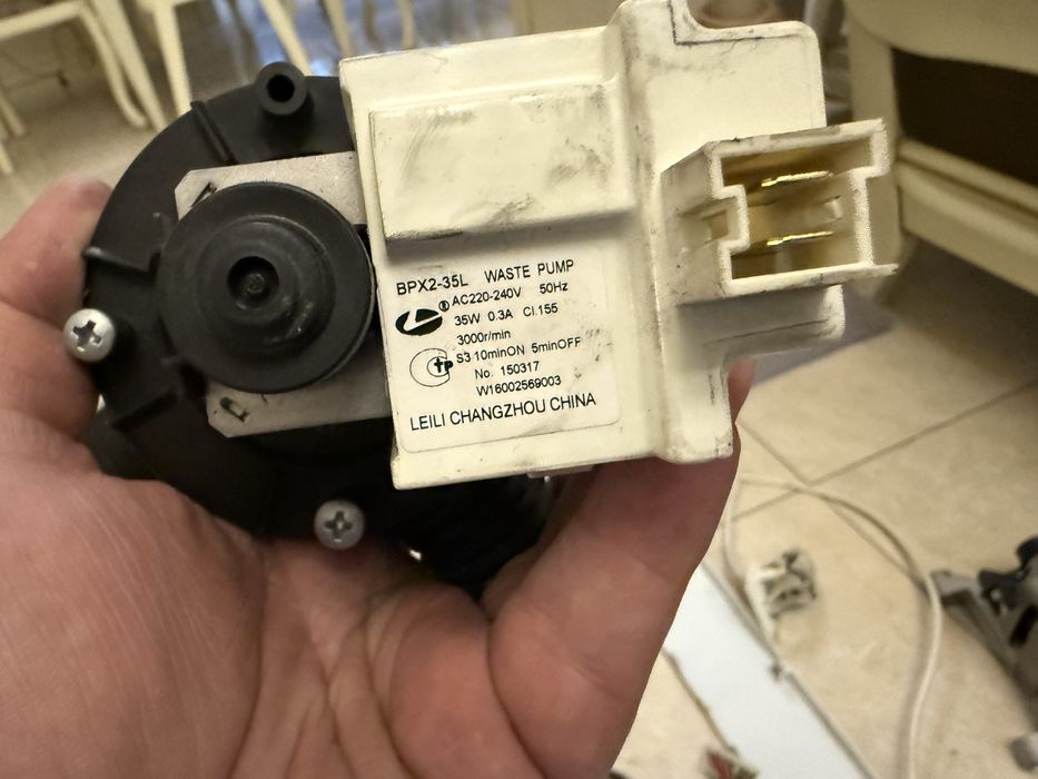 Indesit wisn821 по запчастинам , все що на фото